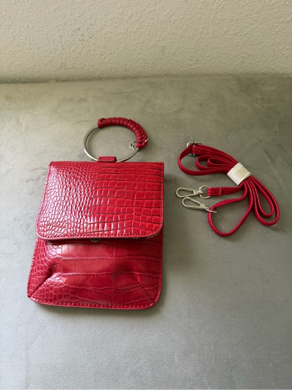 Beautiful red bag to release with your favorite outfit